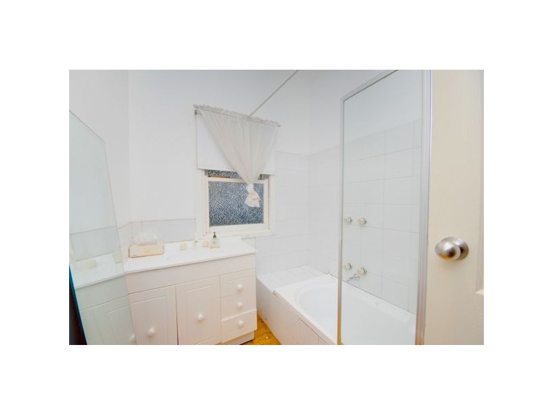 8 College Street, Wendouree VIC 3355