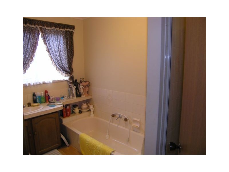 244 Learmonth Road, Wendouree VIC 3355