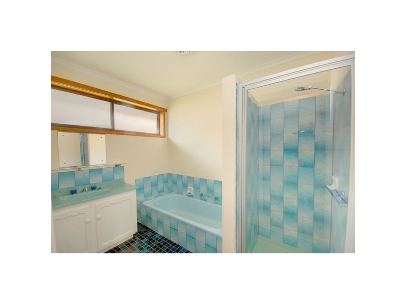 242 Learmonth Road, Wendouree VIC 3355