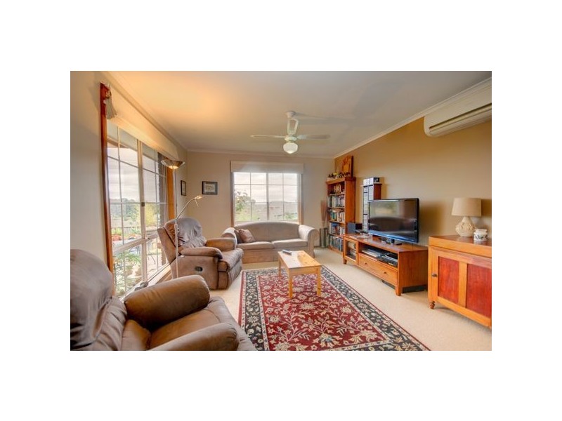 8 Fernbanks Court, Ballarat VIC 3350