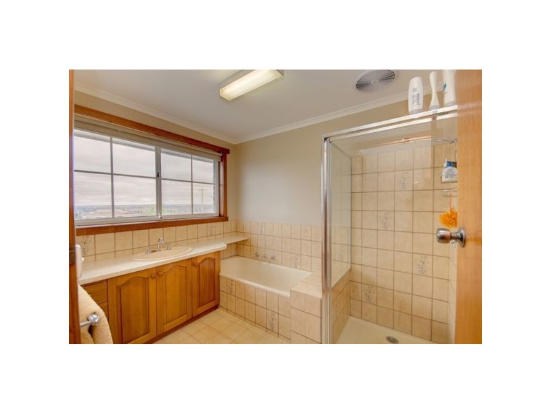 8 Fernbanks Court, Ballarat VIC 3350