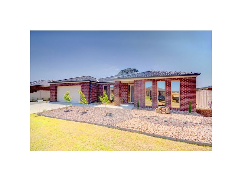 32 Grand Junction Drive, Miners Rest VIC 3352