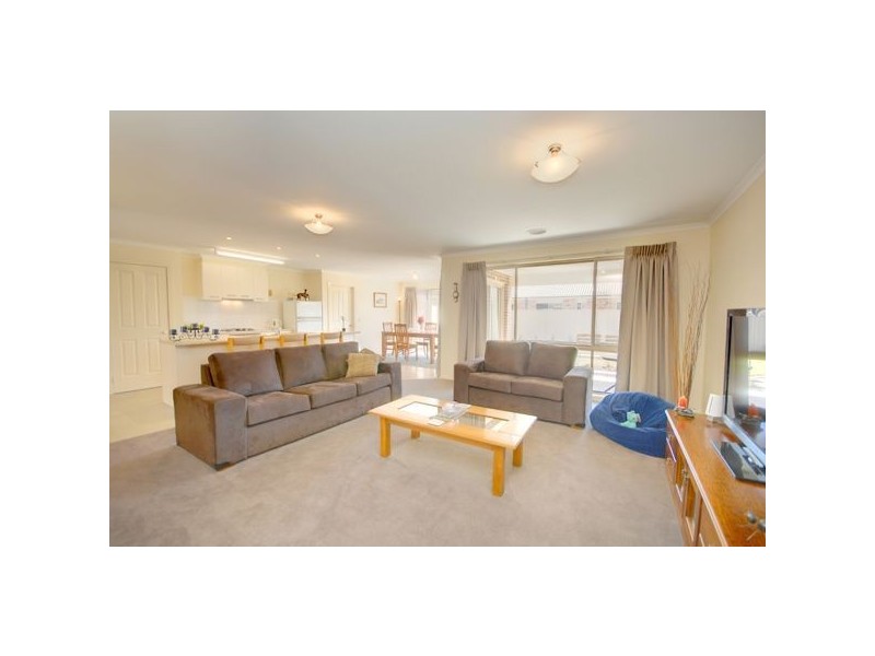 32 Grand Junction Drive, Miners Rest VIC 3352