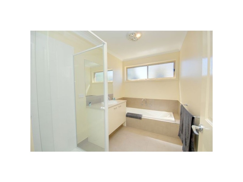 32 Grand Junction Drive, Miners Rest VIC 3352