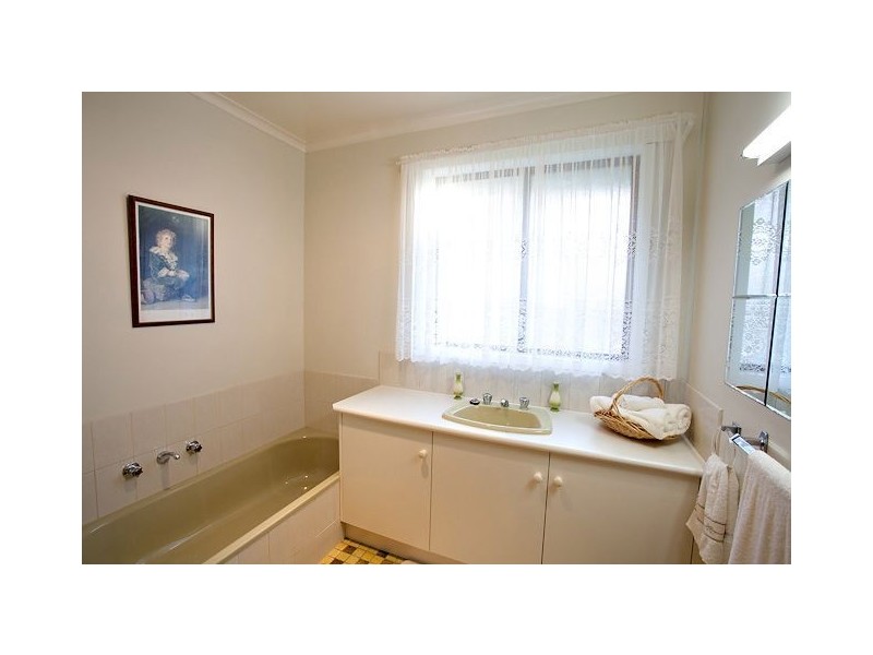 208 Shire Avenue, Mount Helen VIC 3350