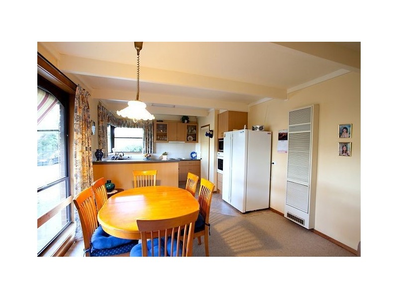 208 Shire Avenue, Mount Helen VIC 3350