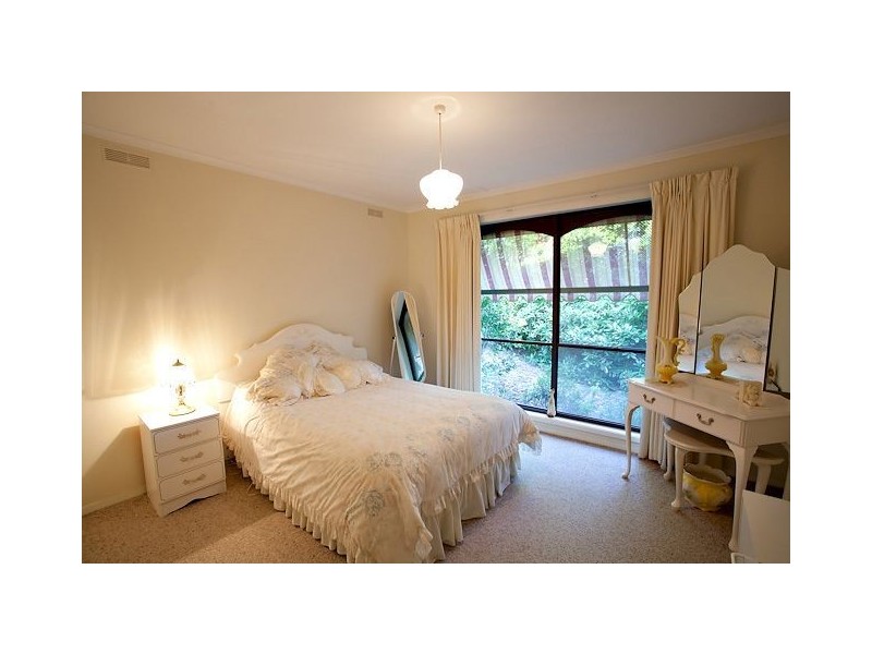 208 Shire Avenue, Mount Helen VIC 3350