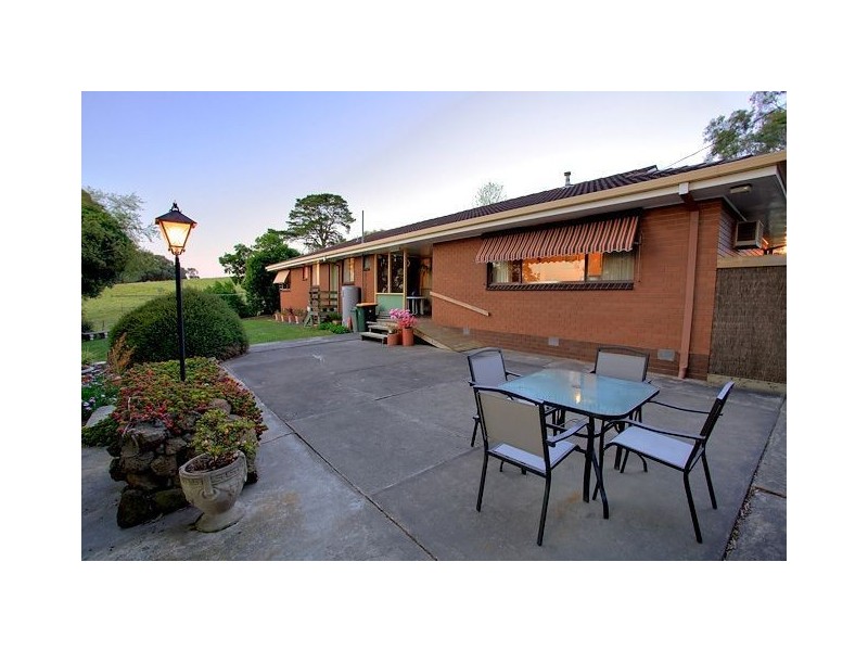 208 Shire Avenue, Mount Helen VIC 3350
