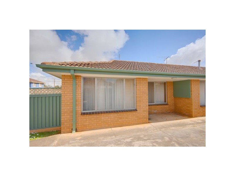 1/2 Evelyn Street, Wendouree VIC 3355