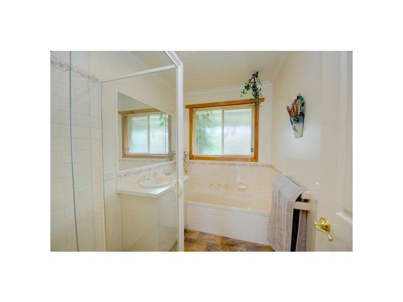 23 Douglas Close, Miners Rest VIC 3352