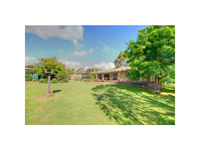 20 Mills Lane, Gordon VIC 3345