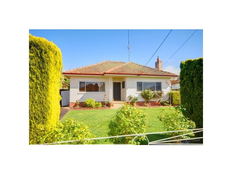 33 Grammer Street, Wendouree VIC 3355