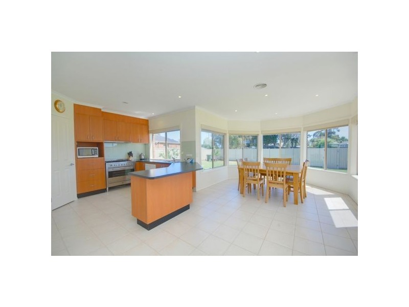 8 Yootha Court, Miners Rest VIC 3352