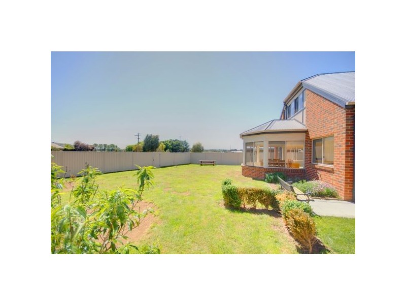 8 Yootha Court, Miners Rest VIC 3352