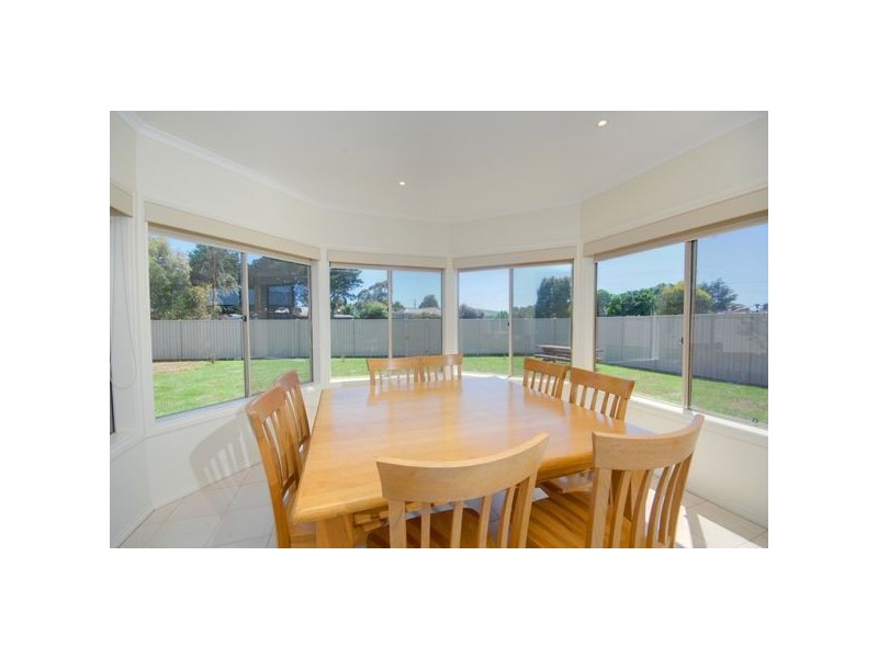 8 Yootha Court, Miners Rest VIC 3352