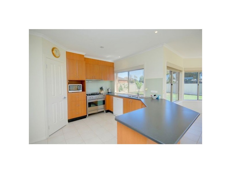 8 Yootha Court, Miners Rest VIC 3352