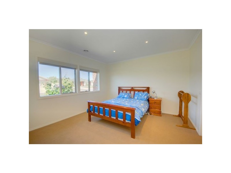 8 Yootha Court, Miners Rest VIC 3352