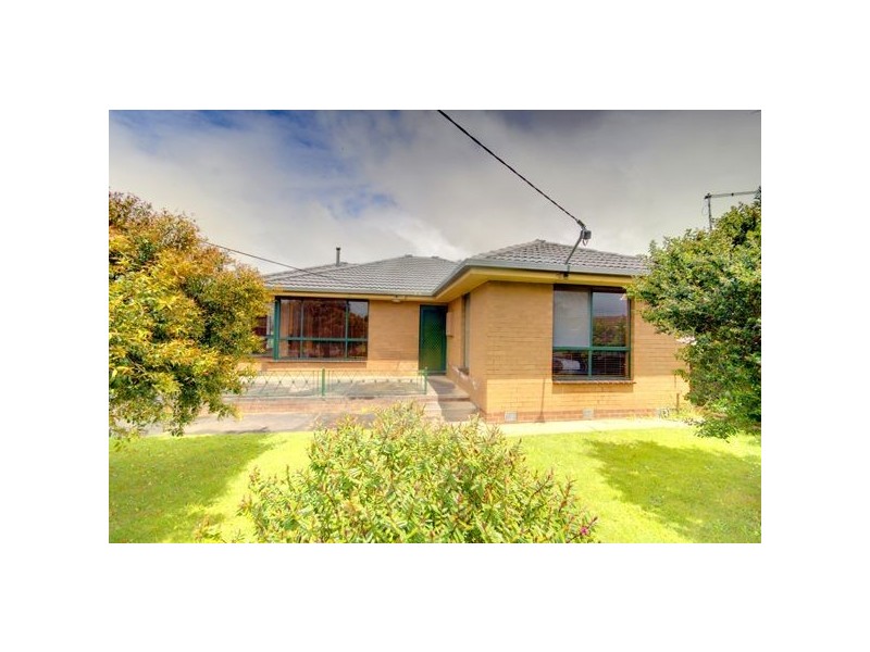 8 Bruce Drive, Sebastopol VIC 3356