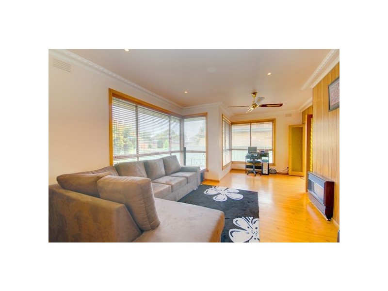 8 Bruce Drive, Sebastopol VIC 3356