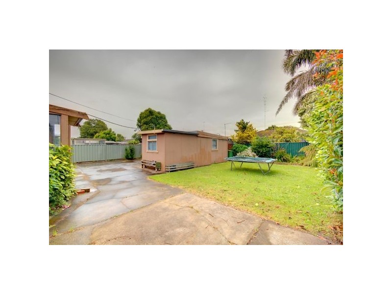 8 Bruce Drive, Sebastopol VIC 3356