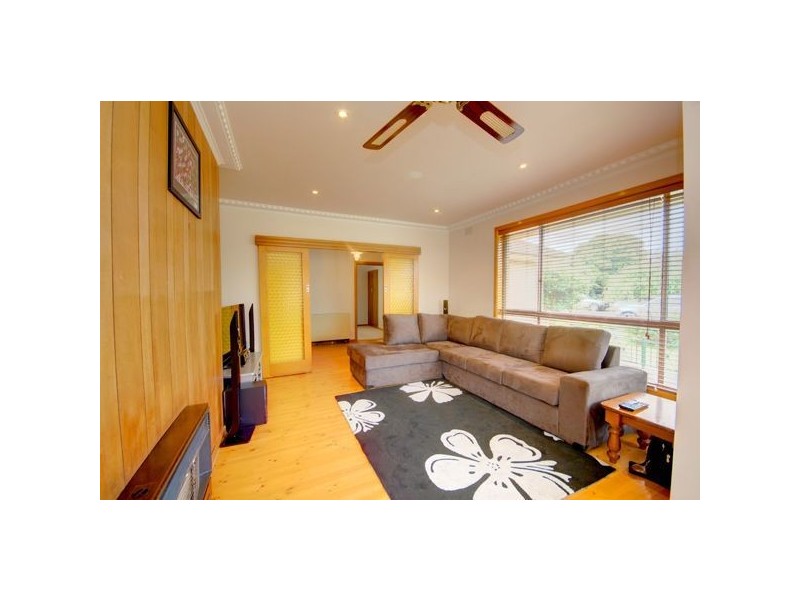8 Bruce Drive, Sebastopol VIC 3356