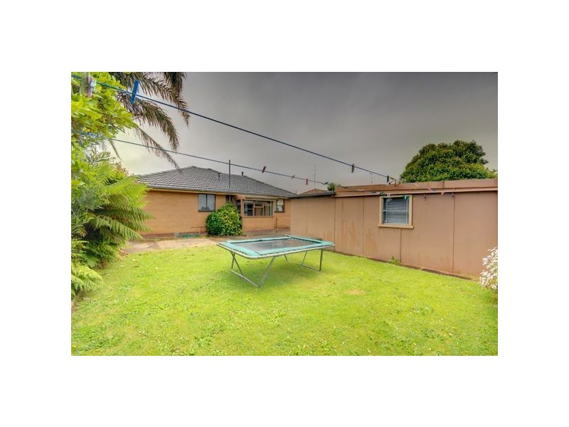 8 Bruce Drive, Sebastopol VIC 3356