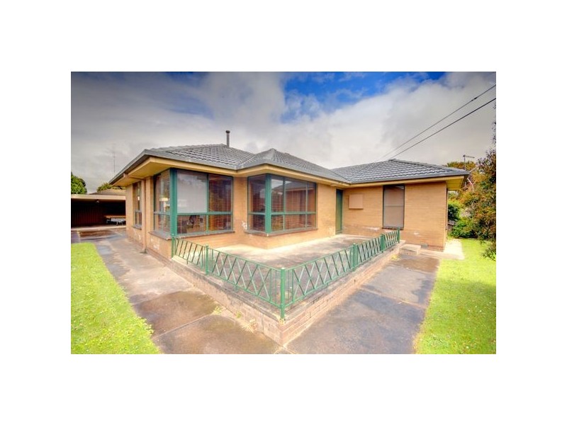 8 Bruce Drive, Sebastopol VIC 3356