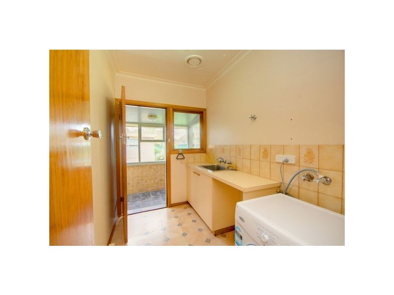 8 Bruce Drive, Sebastopol VIC 3356