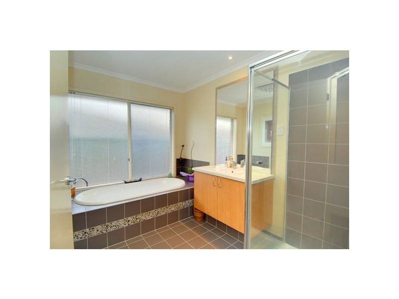 10 Coventry Street, Miners Rest VIC 3352