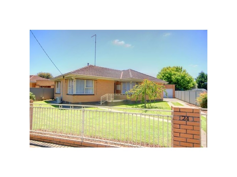 24 Vale Street, Sebastopol VIC 3356