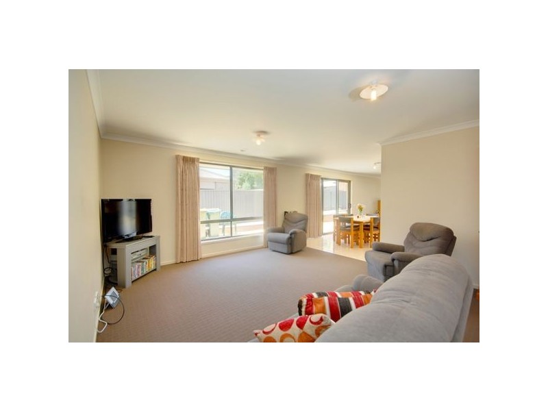 6 Avenwood Close, Ballarat VIC 3350