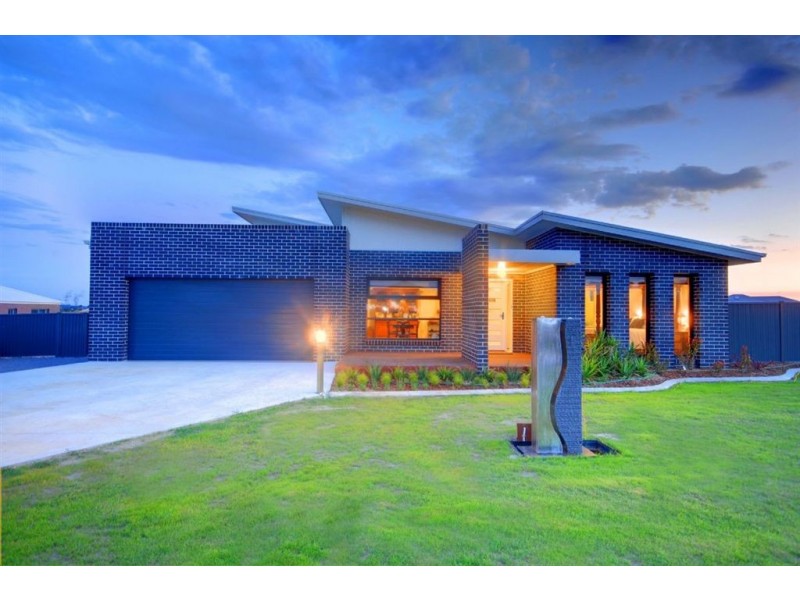 4 Maxwell Street, Cardigan Village VIC 3352