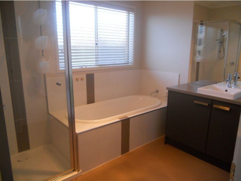 12 Dartmoor Court, Alfredton VIC 3350