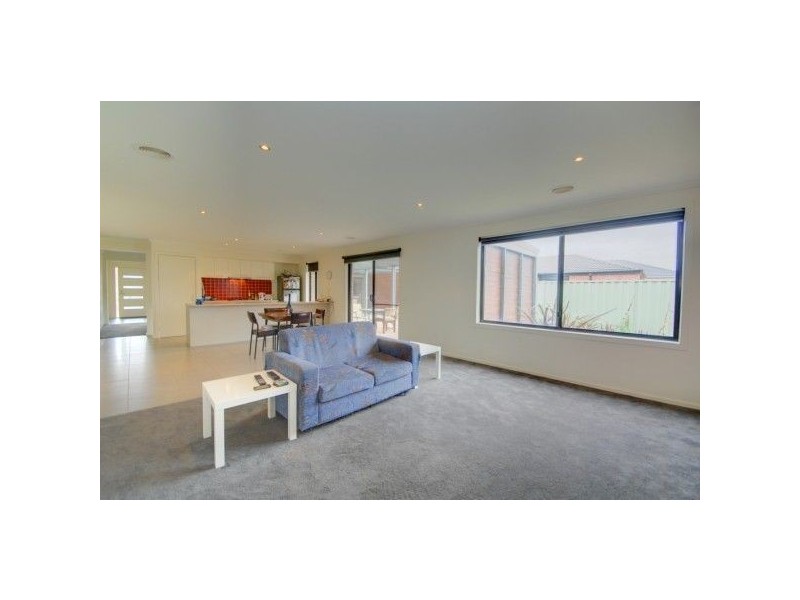 18 Delaney Drive, Macarthur Park, Miners Rest VIC 3352