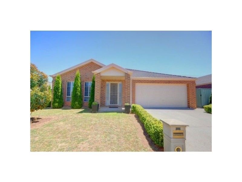70 Faversham Avenue, Lake Gardens VIC 3355