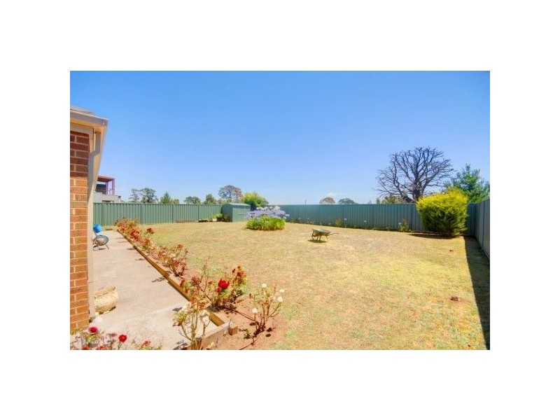 70 Faversham Avenue, Lake Gardens VIC 3355