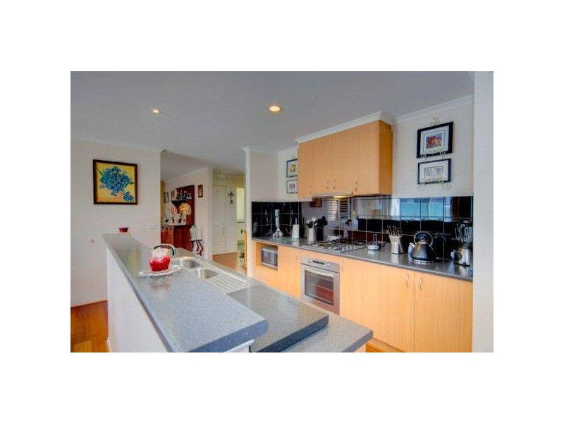 70 Faversham Avenue, Lake Gardens VIC 3355