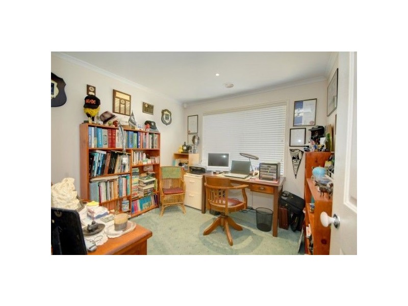 70 Faversham Avenue, Lake Gardens VIC 3355