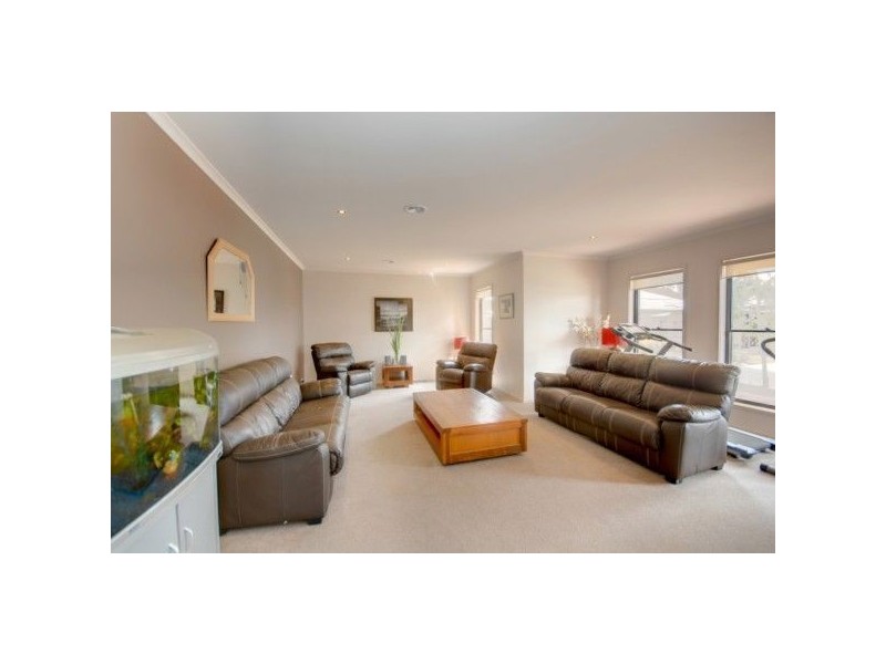 5 Club House Close, Buninyong VIC 3357