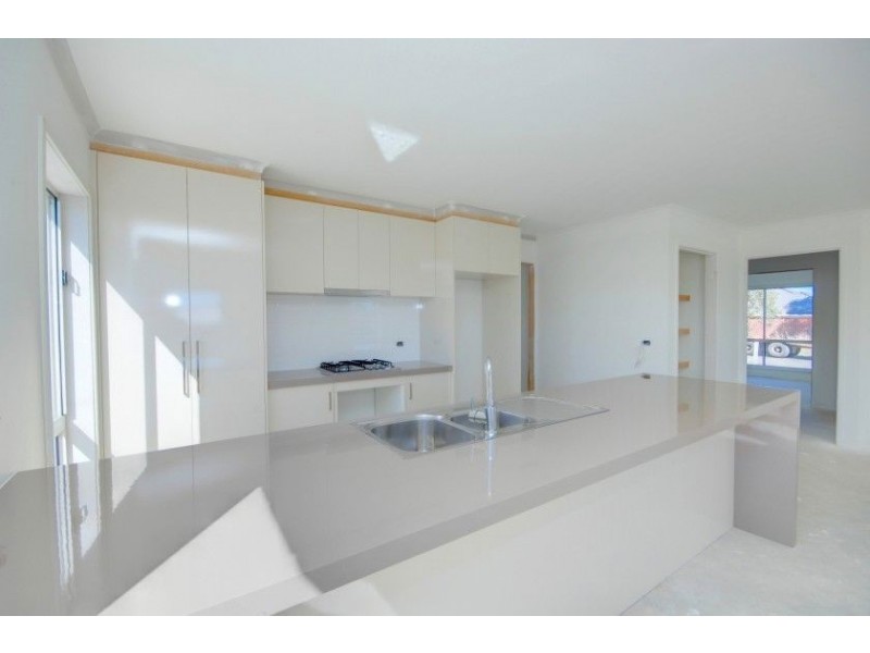 140 Canadian Lakes Boulevard, Ballarat VIC 3350