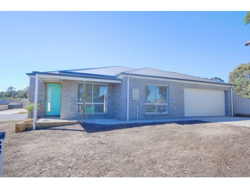 140 Canadian Lakes Boulevard, Ballarat VIC 3350