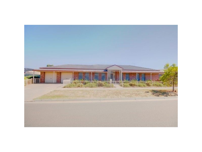 26 Lowry Crescent, Miners Rest VIC 3352