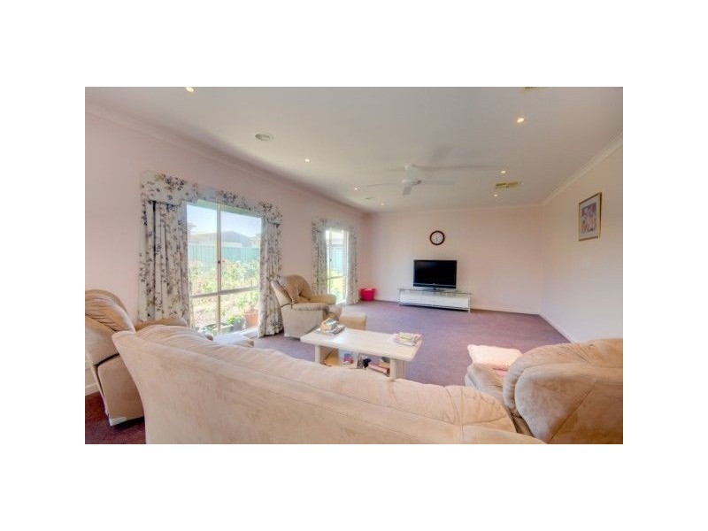 26 Lowry Crescent, Miners Rest VIC 3352