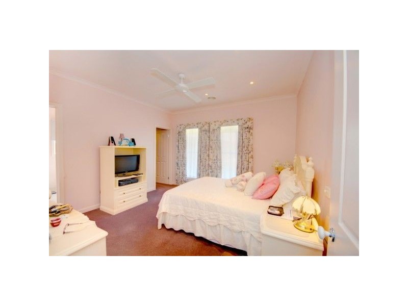 26 Lowry Crescent, Miners Rest VIC 3352