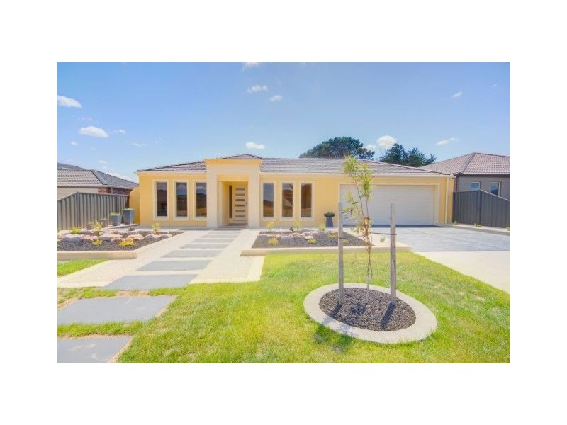 13 Hereford Close, Delacombe VIC 3356