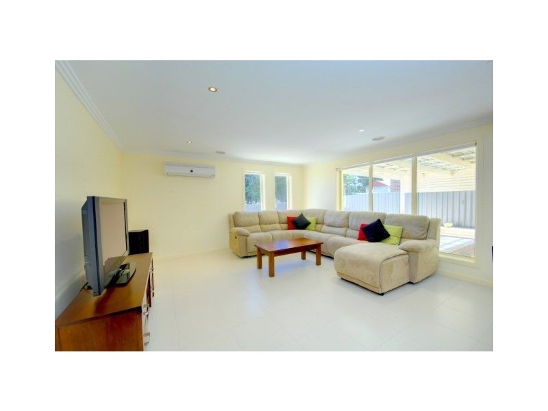 13 Hereford Close, Delacombe VIC 3356