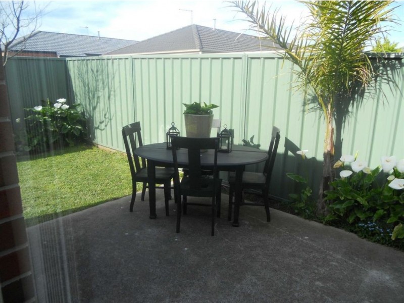 78 Lake Garden Avenue, Lake Gardens VIC 3355