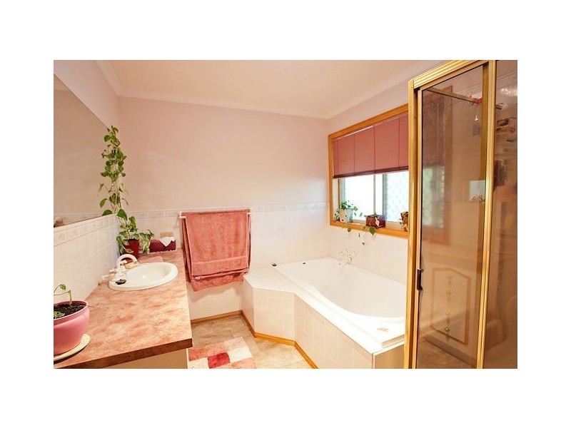 7 Bankin Street, Learmonth VIC 3352