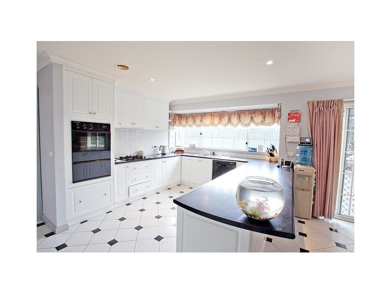 2 Begonia Court, Delacombe VIC 3356