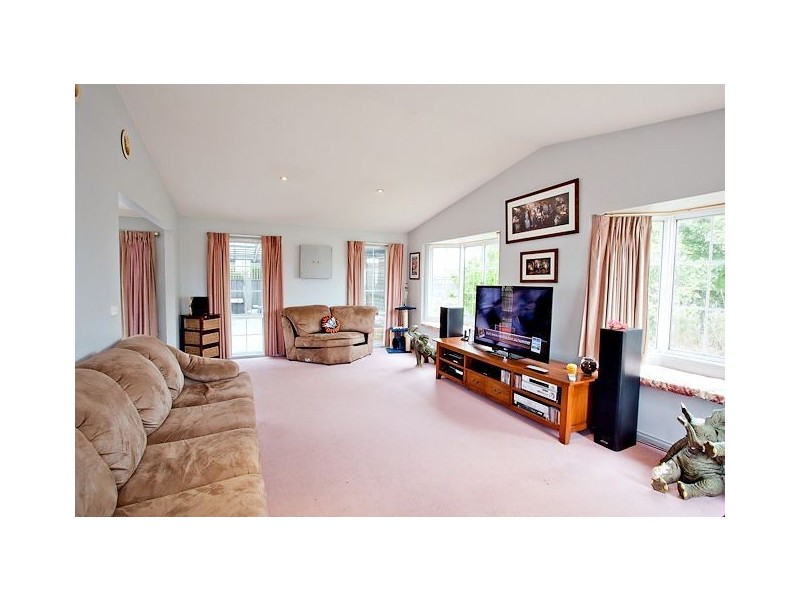 2 Begonia Court, Delacombe VIC 3356